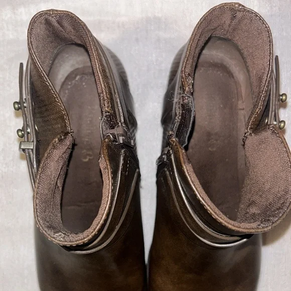 BareTraps Women’s Brown Ankle Booties w/ Design all along the side Size 8 - Picture 9 of 14